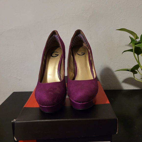 Guess Pumps - Picture 4 of 5
